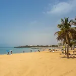 Дом отдыха Casa Juana A 50 Metros La Playa Del Reducto Y Wifi Free Арресифе