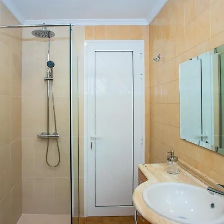 Semesterbostad Casa Juana A 50 Metros La Playa Del Reducto Y Wifi Free