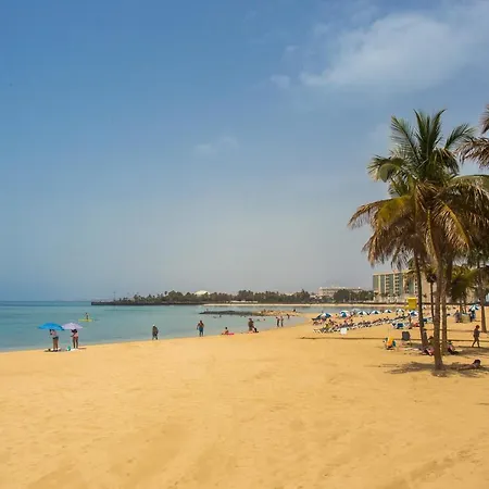 Дом отдыха Casa Juana A 50 Metros La Playa Del Reducto Y Wifi Free Арресифе